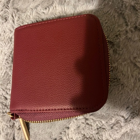 thirty-one Handbags - thirty-one Mini All About The Benjamins Mulberry ❤️💜 includes WRISTLET!  NWOT.